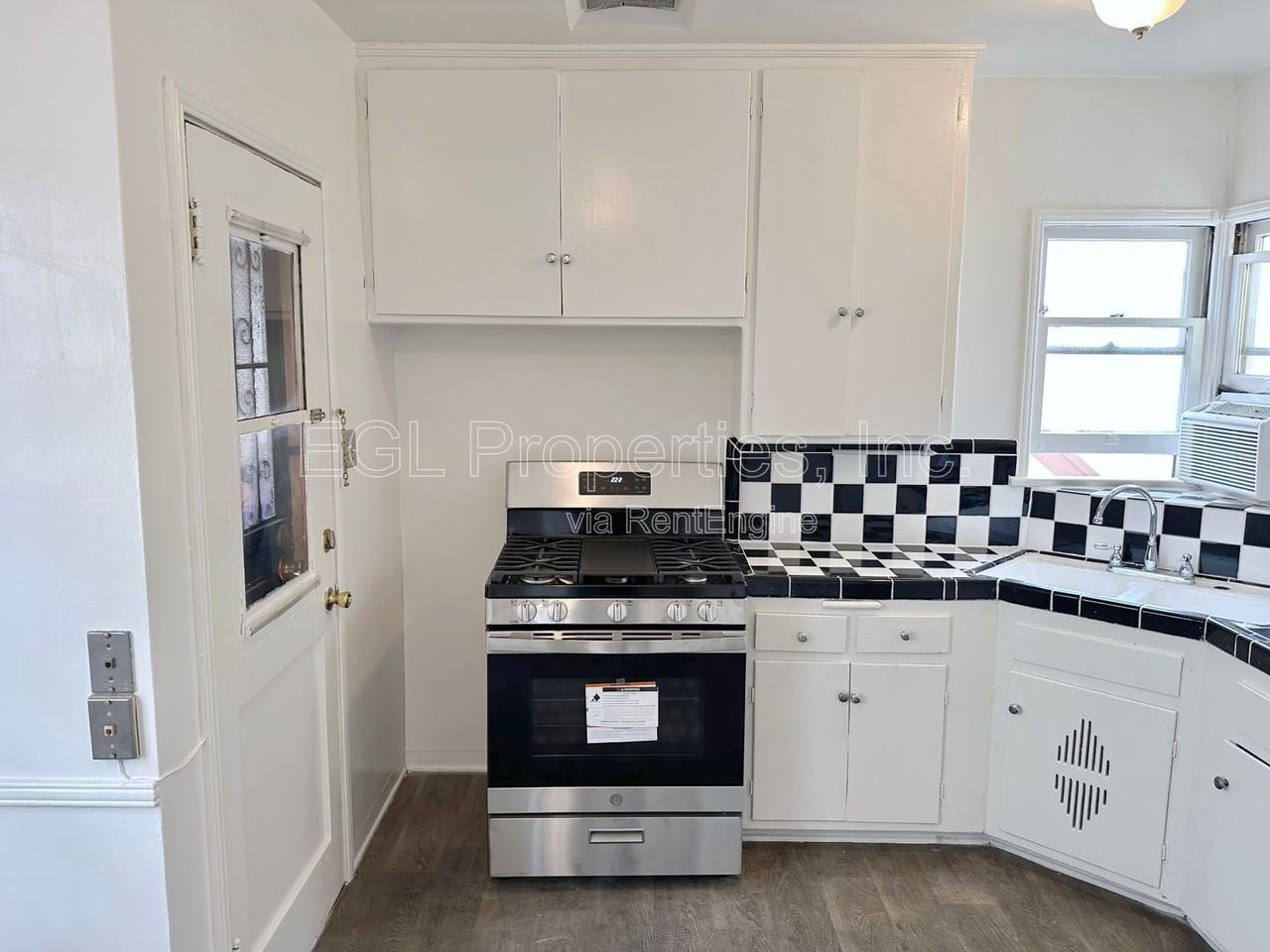 7941 Blackburn Ave - Photo 5 of 14