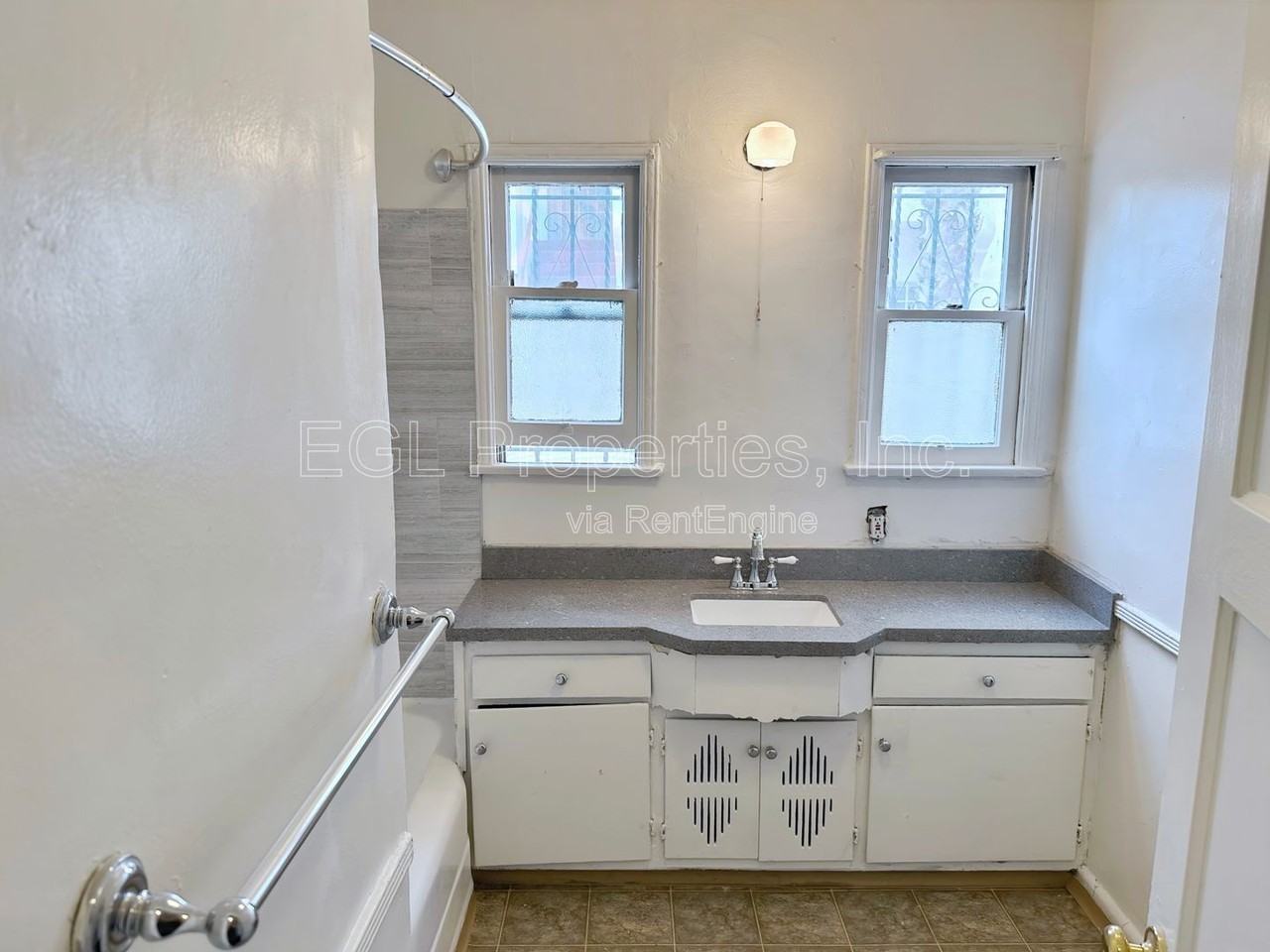 7941 Blackburn Ave - Photo 7 of 14