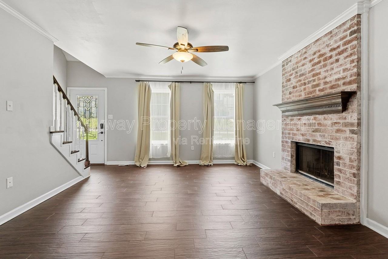 329 Lamplighter Ln - Photo 4 of 15