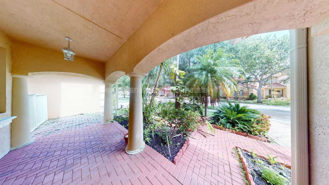 6786 Aliso Ave - Photo 3 of 34