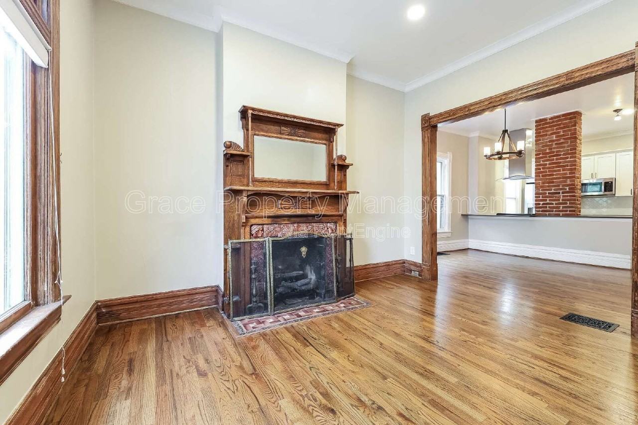 212 W Irvington Pl - Photo 3 of 21