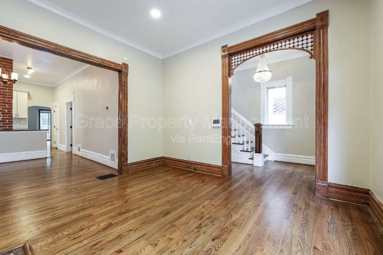 212 W Irvington Pl - Photo 4 of 21