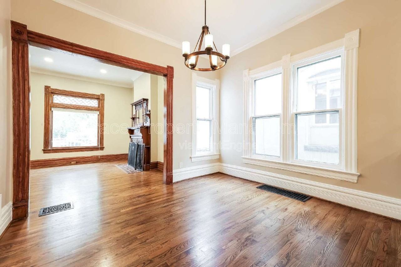212 W Irvington Pl - Photo 5 of 21