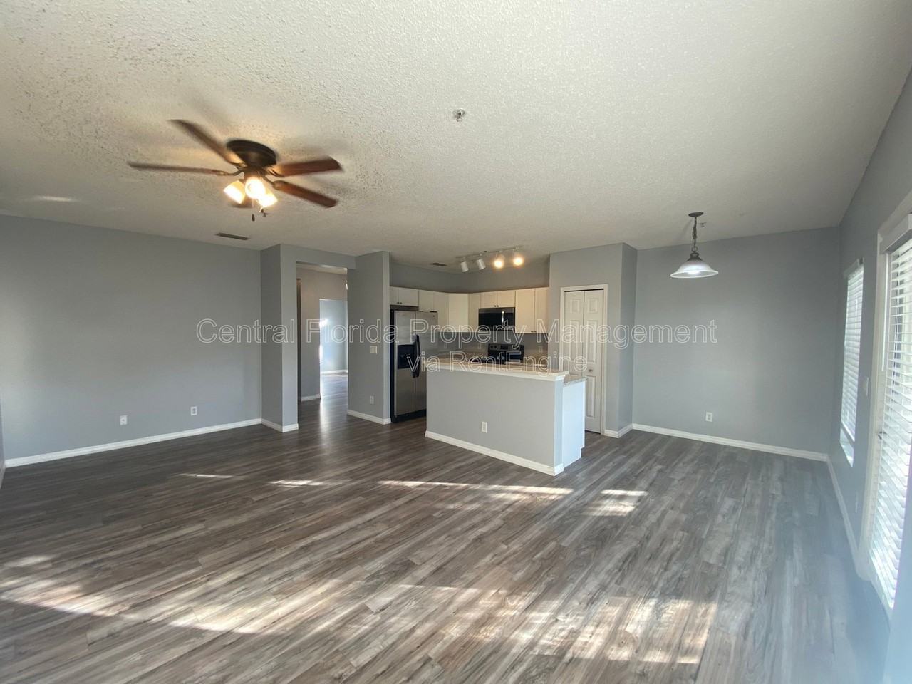 2076 Cypress Bay Blvd - Photo 4 of 32