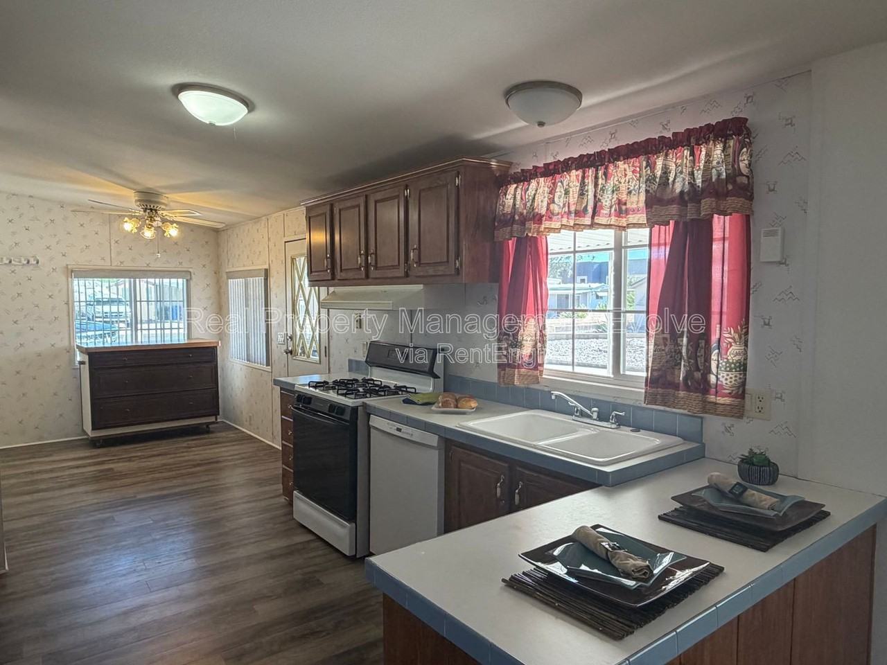 1514 E Muriel Dr - Photo 3 of 21
