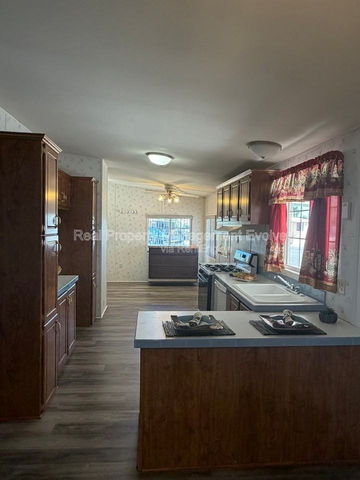 1514 E Muriel Dr - Photo 5 of 21