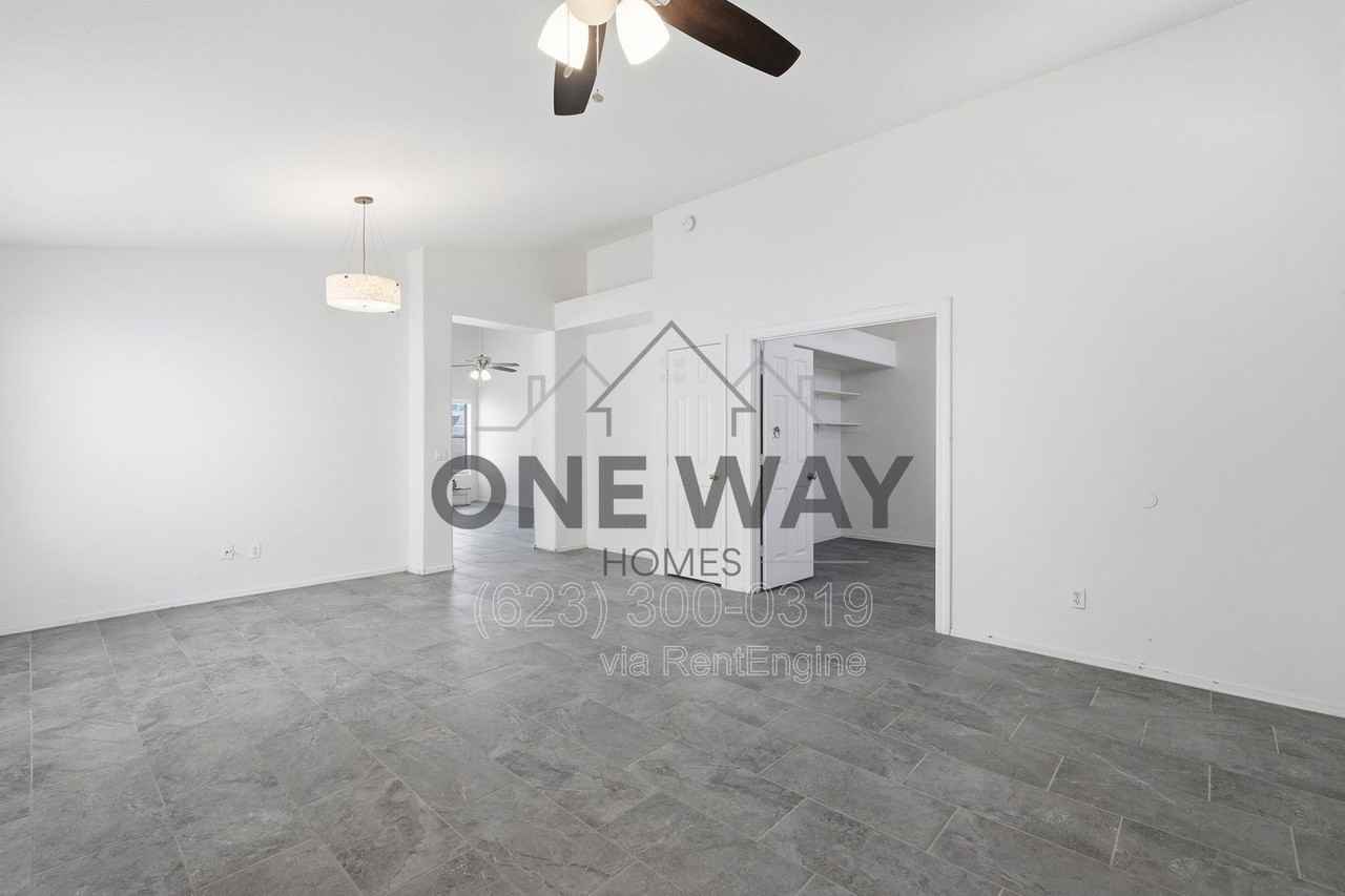 4622 E Summerhaven Dr - Photo 5 of 39