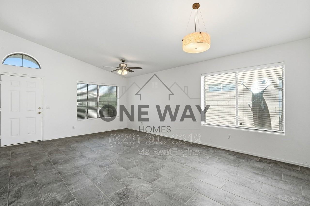 4622 E Summerhaven Dr - Photo 7 of 39