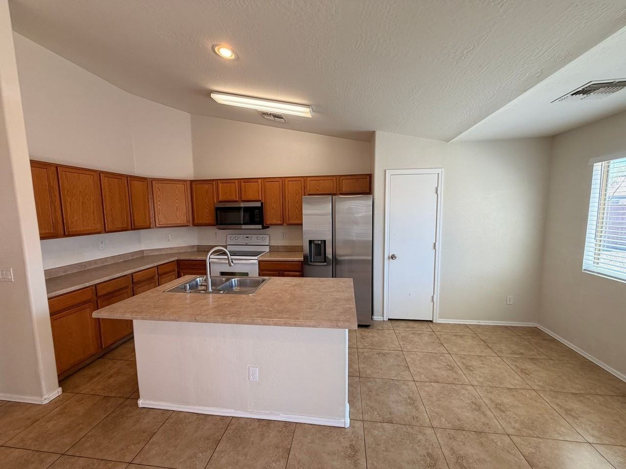 8409 W Payson Rd - Photo 3 of 17