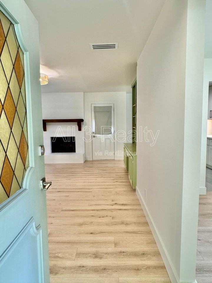 3224 Little John Dr - Photo 4 of 36