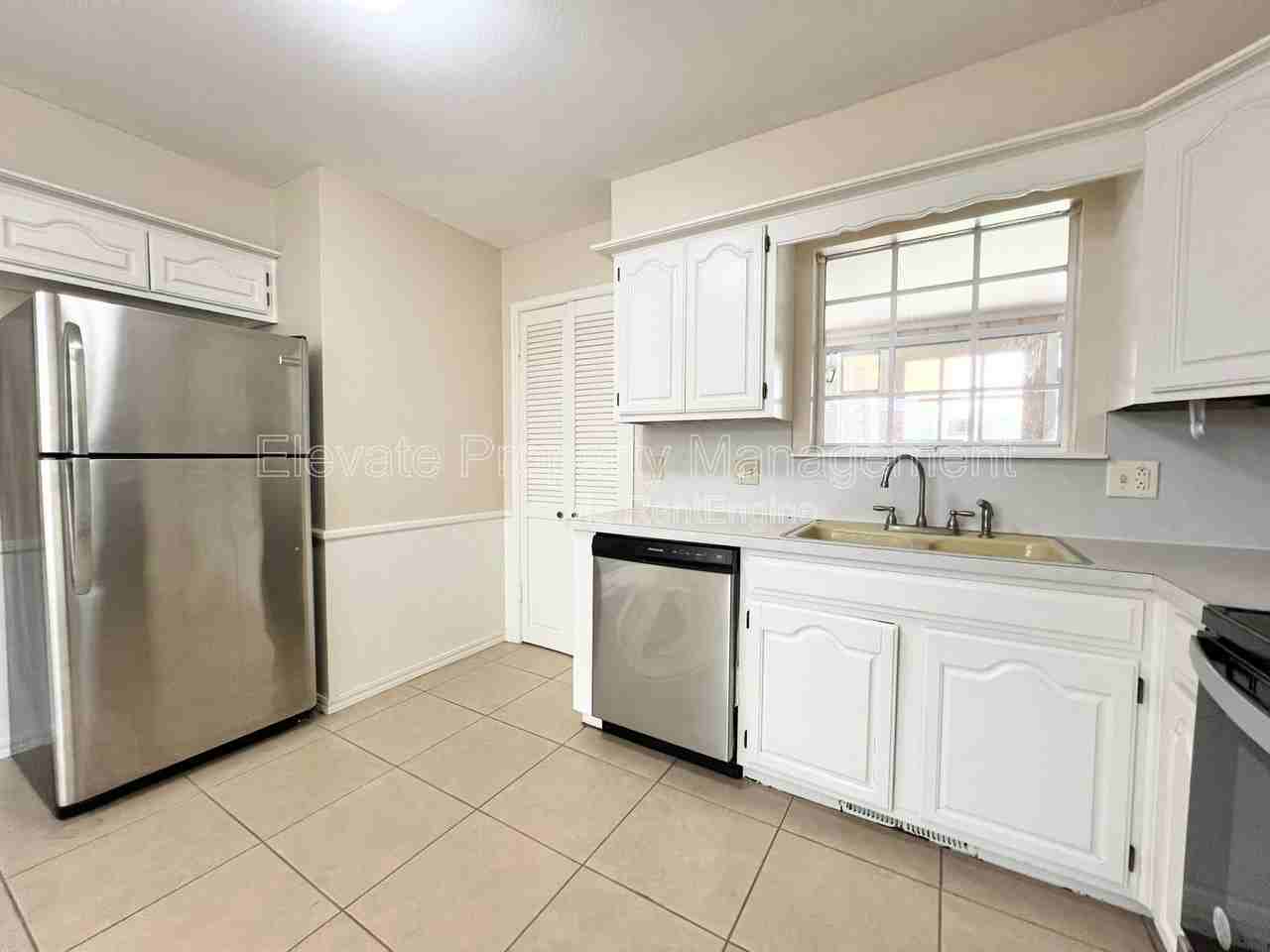 4225 Nw 51st St - Photo 3 of 22