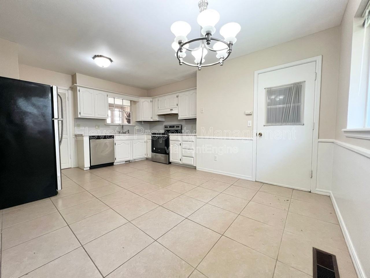 4225 Nw 51st St - Photo 4 of 22
