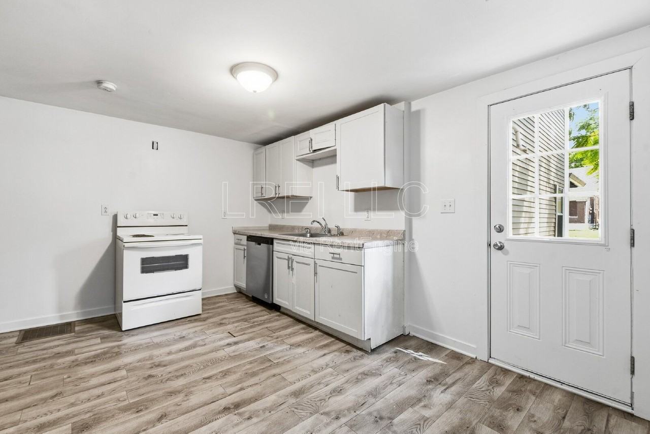 1743 W Hill St #2 - Photo 3 of 14