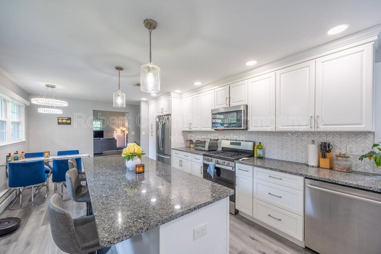 17 Dover Rd - Photo 5 of 22