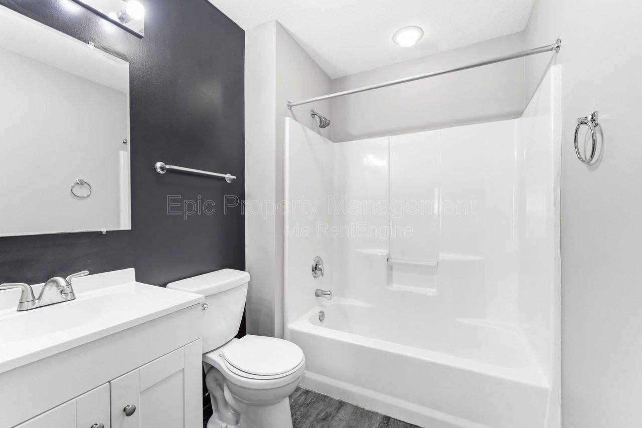 9030 Charlotte Ct - Photo 4 of 13