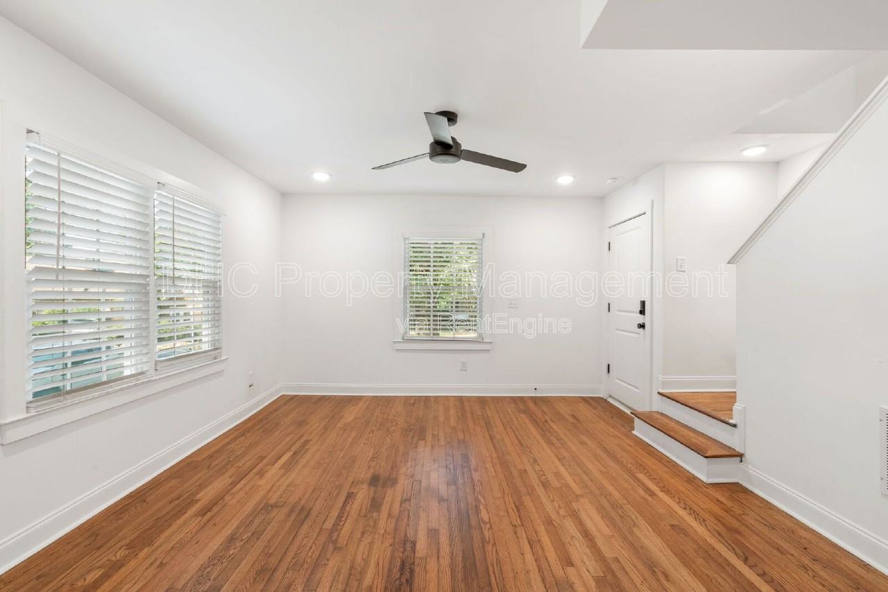 402 S Columbia Dr #B - Photo 2 of 11