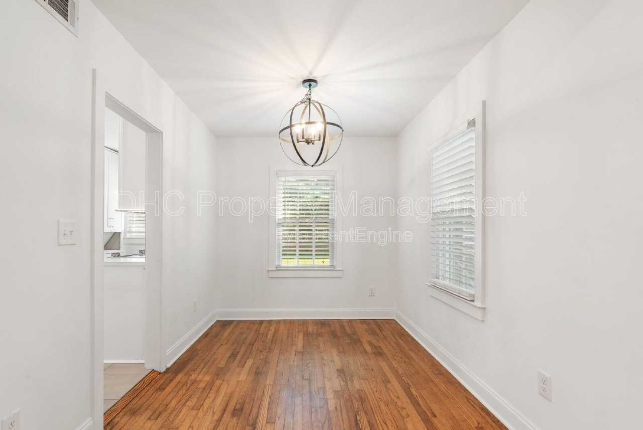 402 S Columbia Dr #B - Photo 3 of 11