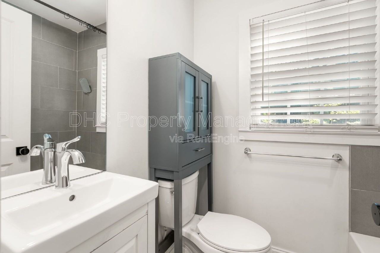 402 S Columbia Dr #B - Photo 6 of 11