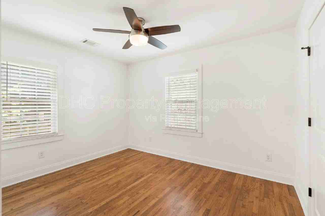 402 S Columbia Dr #B - Photo 7 of 11
