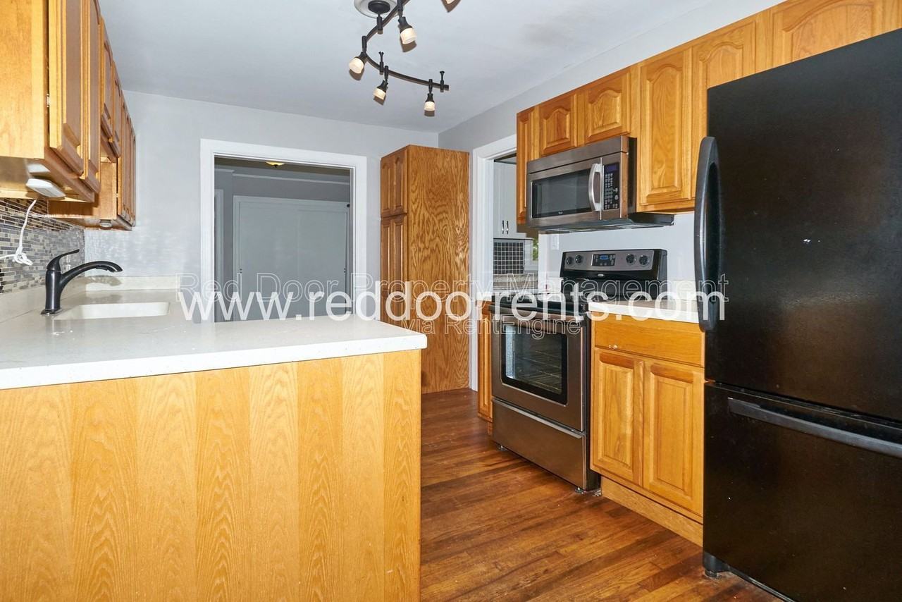 385 W Hawthorne St - Photo 3 of 31