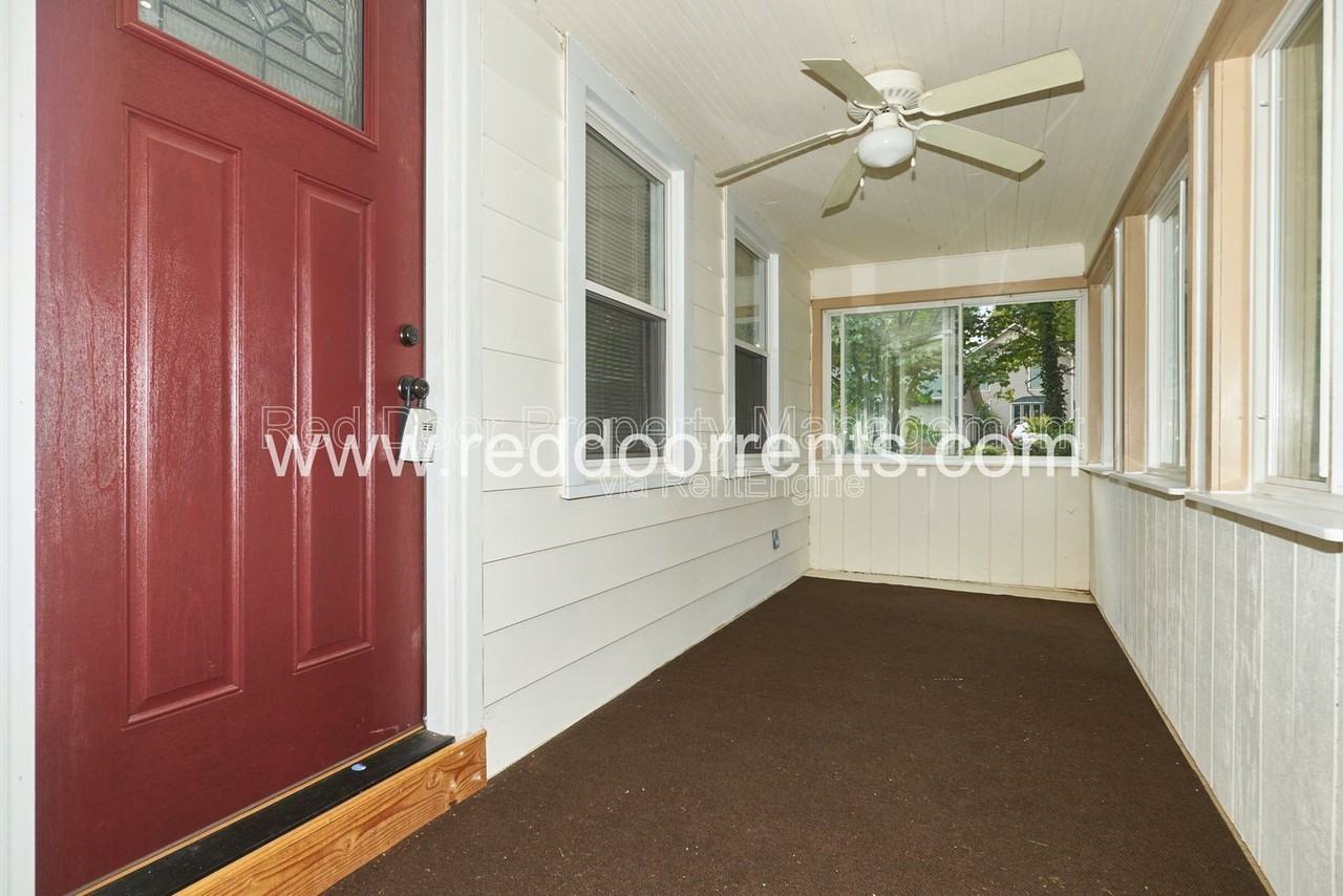 385 W Hawthorne St - Photo 4 of 31