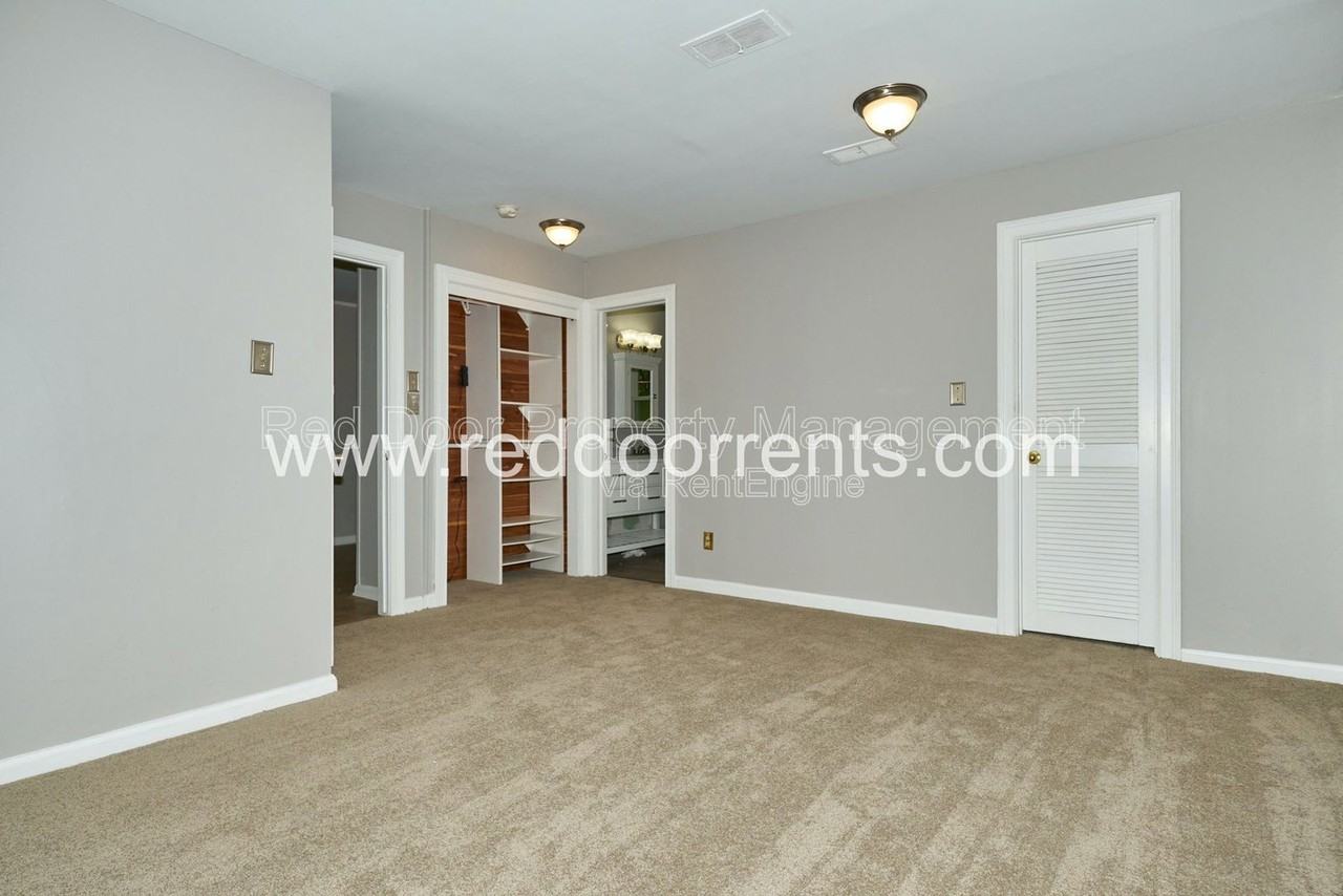 385 W Hawthorne St - Photo 5 of 31