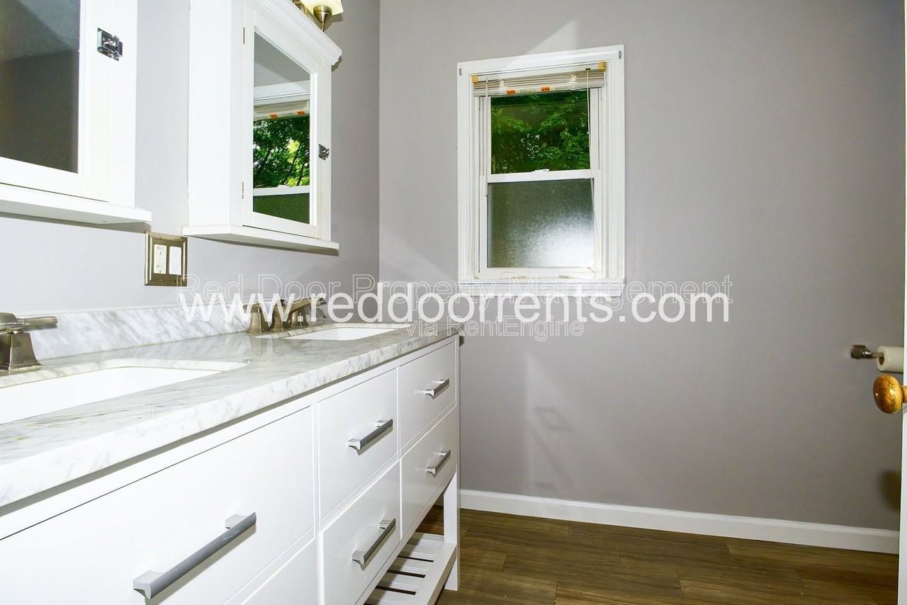 385 W Hawthorne St - Photo 6 of 31