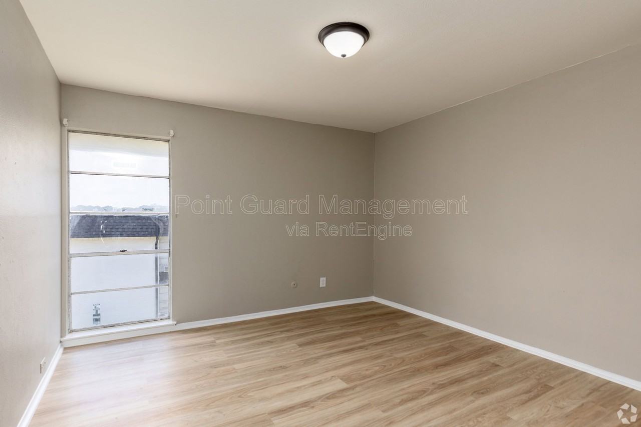 4538 W Kiest Blvd #2009 - Photo 3 of 11