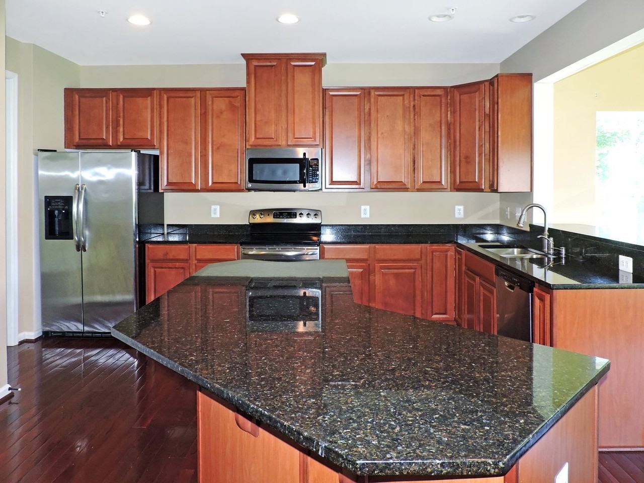 9166 Beechdale Ct - Photo 2 of 18