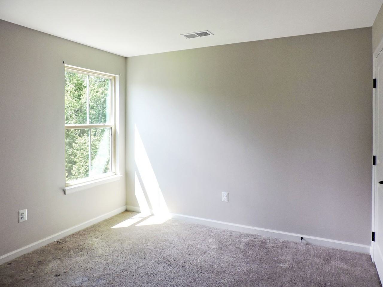 9166 Beechdale Ct - Photo 4 of 18
