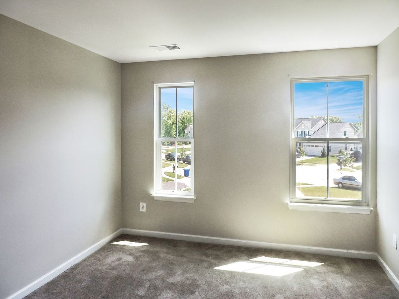 9166 Beechdale Ct - Photo 5 of 18
