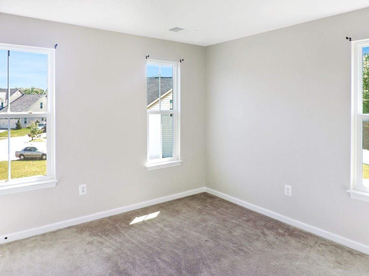 9166 Beechdale Ct - Photo 6 of 18