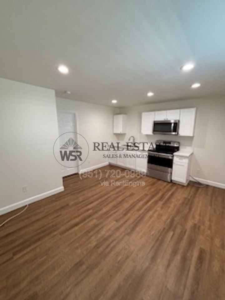 8818 56th St - Photo 2 of 8