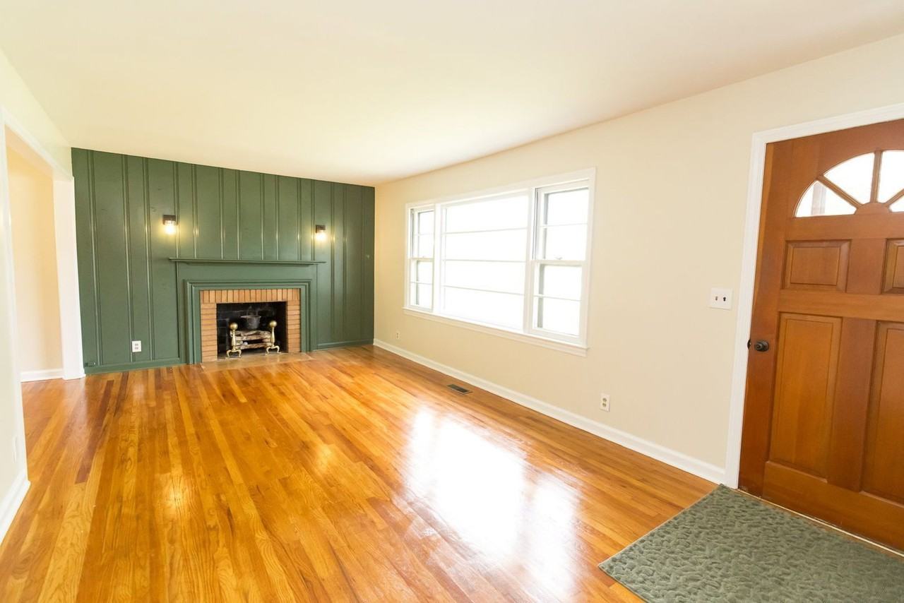 116 Centro St - Photo 2 of 26