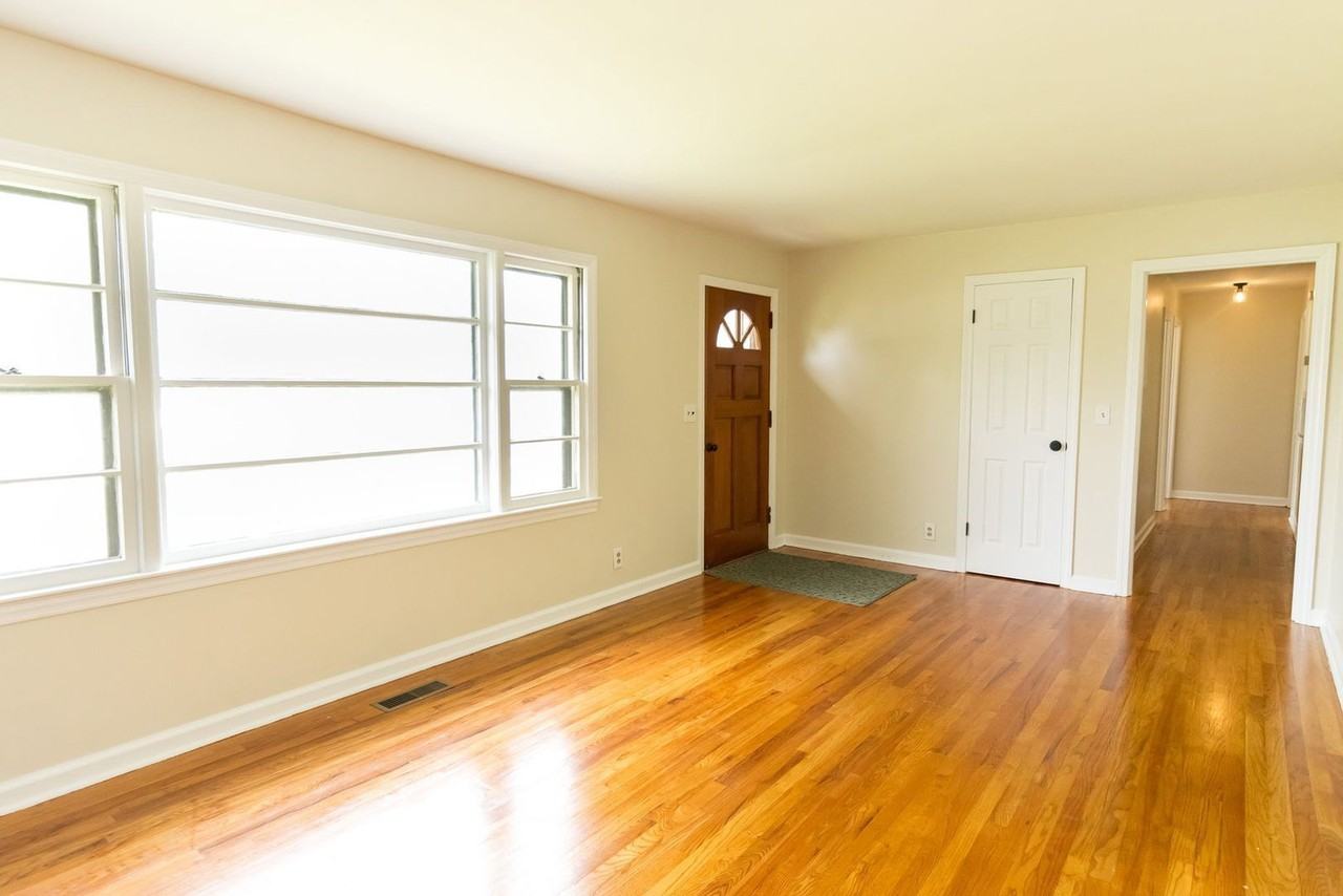 116 Centro St - Photo 4 of 26