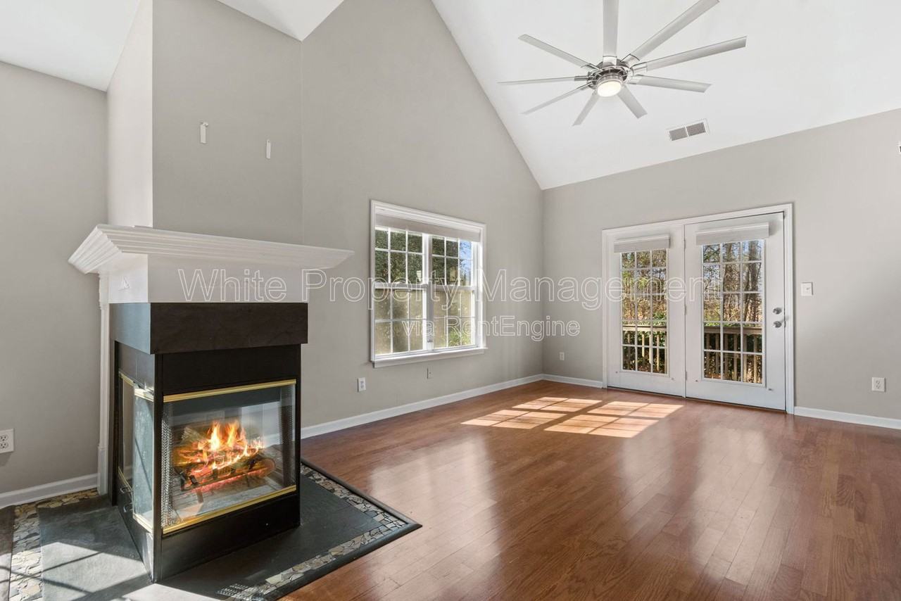 8401 Southgate Commons Dr - Photo 4 of 19