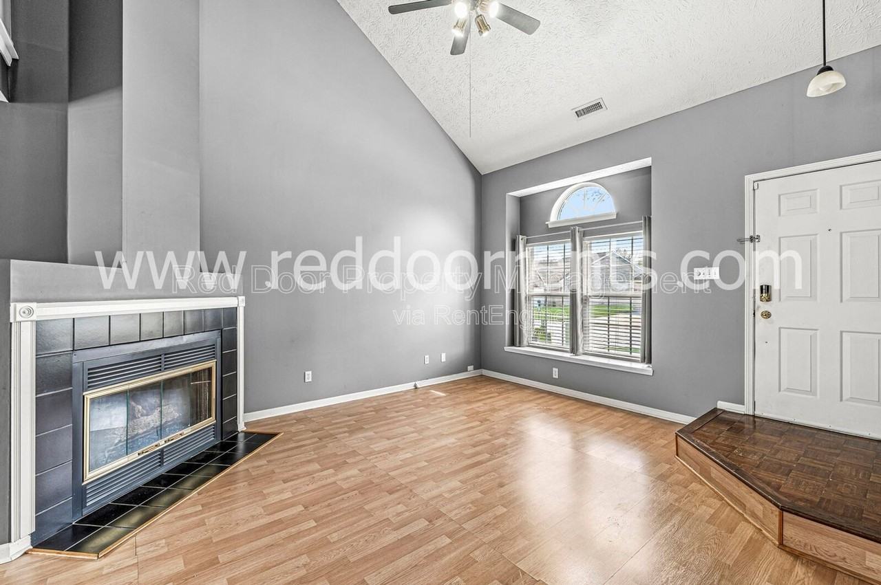 1522 Lake Point Ln N - Photo 4 of 31