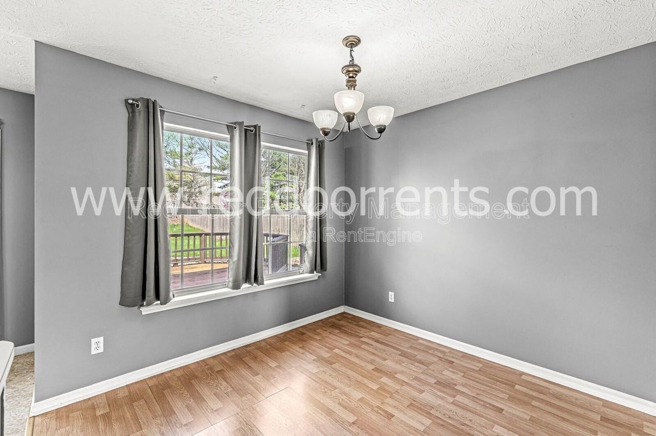 1522 Lake Point Ln N - Photo 5 of 31