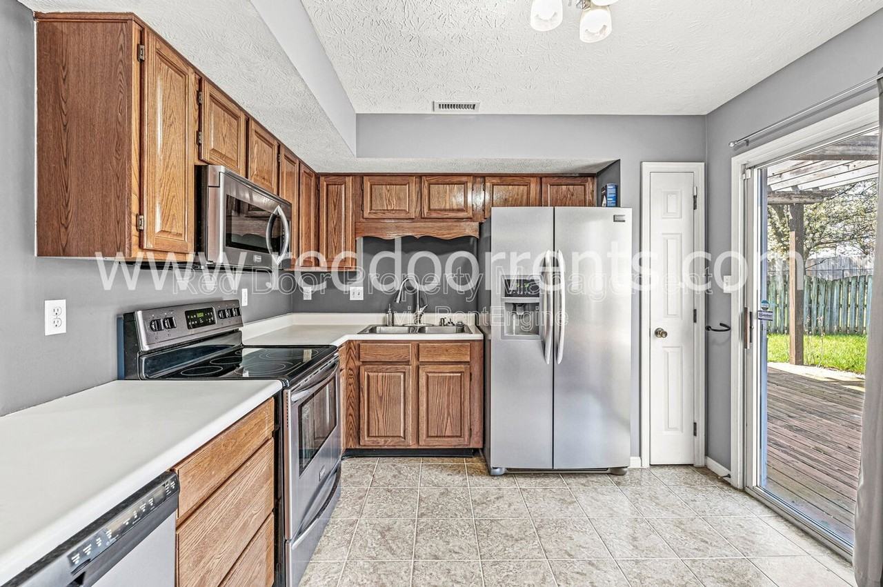 1522 Lake Point Ln N - Photo 7 of 31