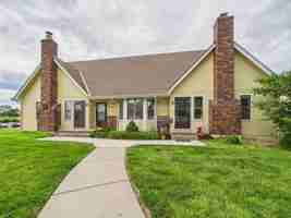 featured image of 166 Sw Robin Rd