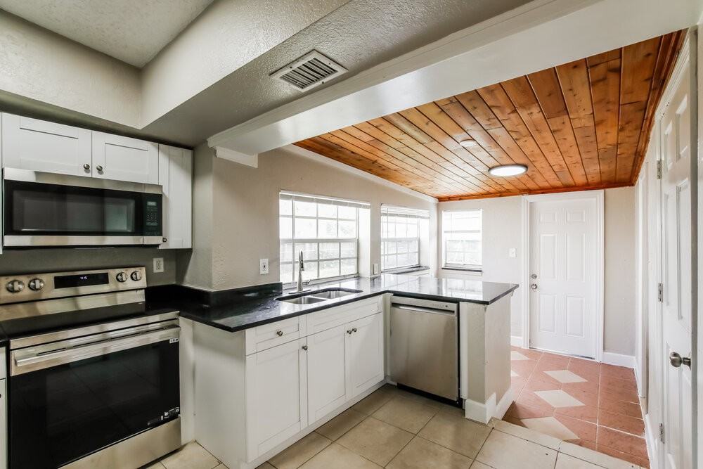 5319 Ne 17th Ave - Photo 5 of 16