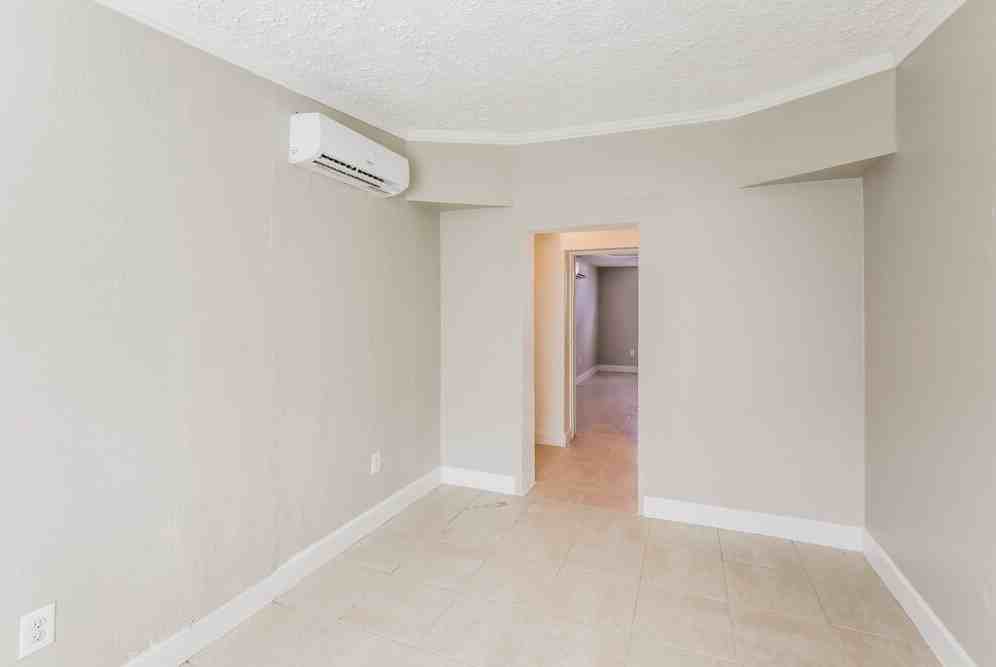 5319 Ne 17th Ave - Photo 7 of 16
