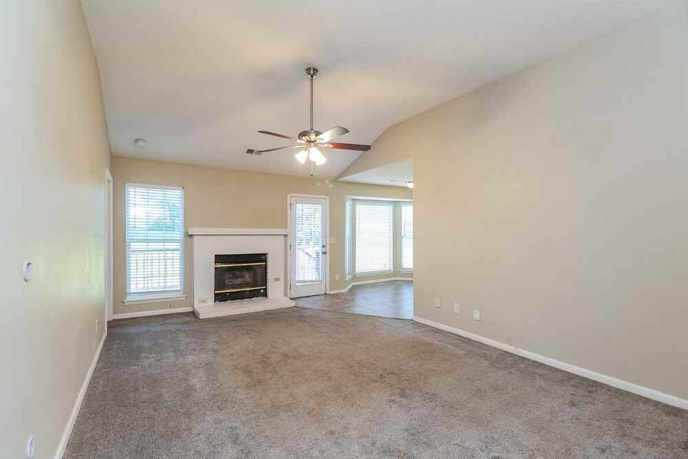 11609 Brockley Ct - Photo 4 of 16