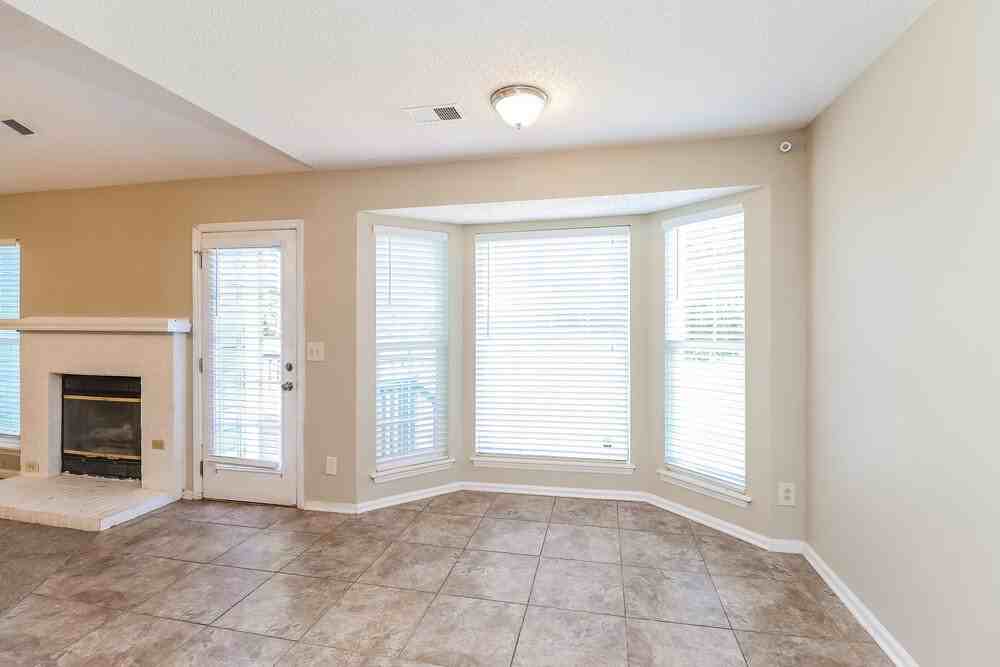 11609 Brockley Ct - Photo 6 of 16