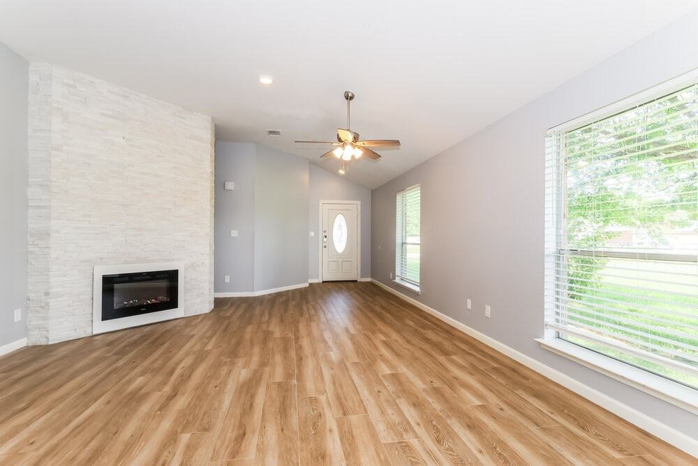 318 Lazy Ln - Photo 4 of 16