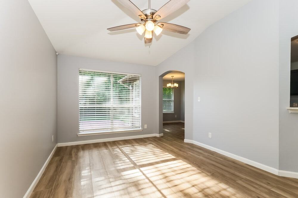 318 Lazy Ln - Photo 5 of 16