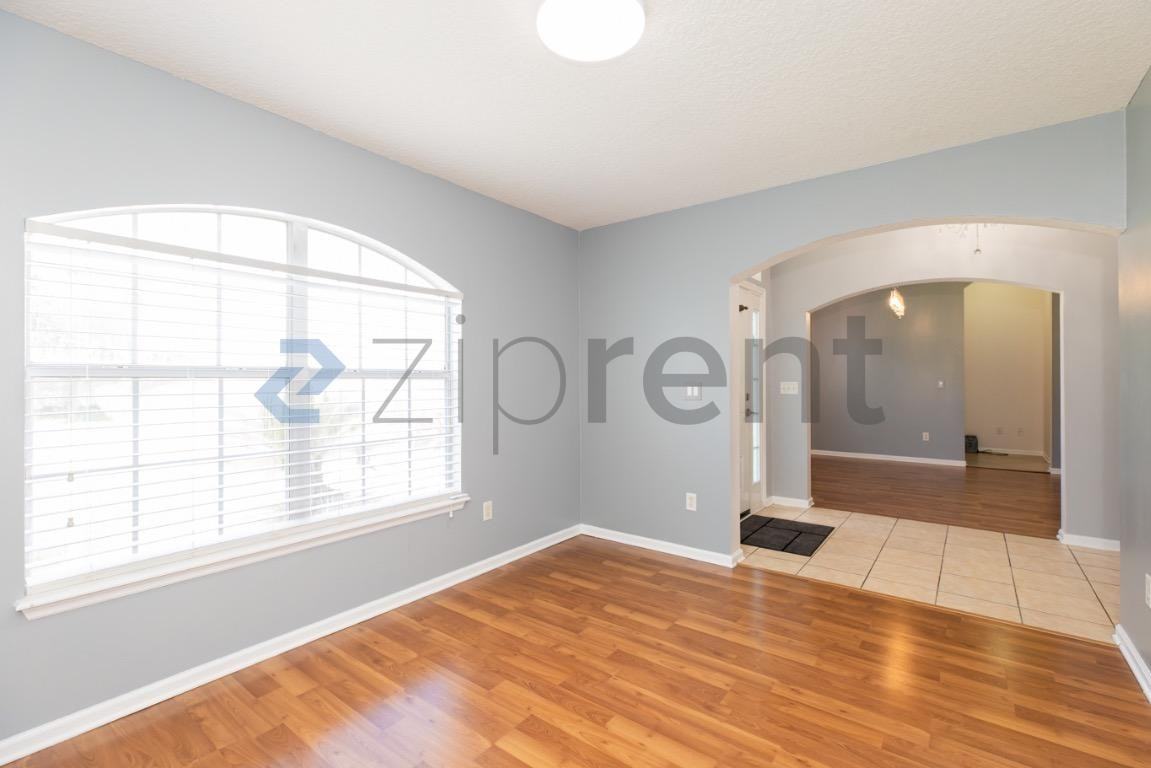 639 Sid Dr - Photo 5 of 33
