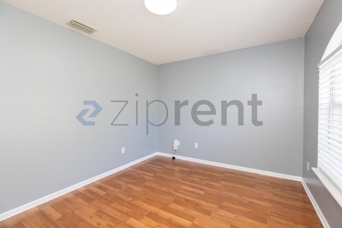 639 Sid Dr - Photo 6 of 33