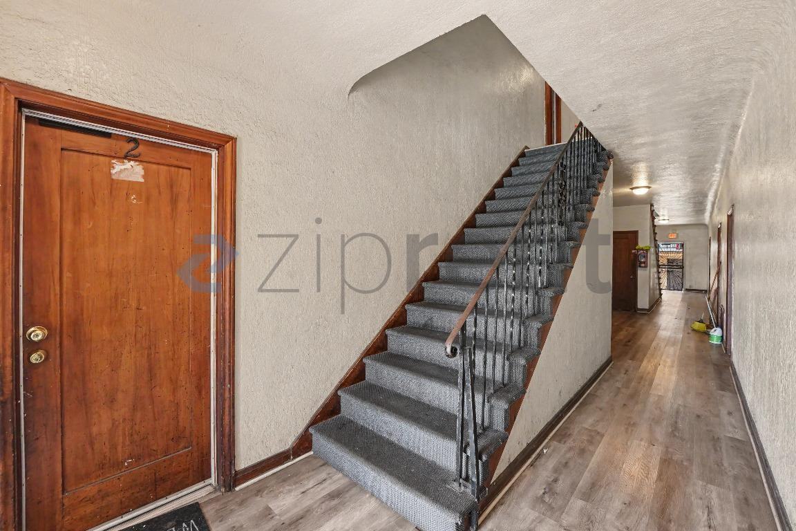 2633 E 56th St #5 - Photo 4 of 17