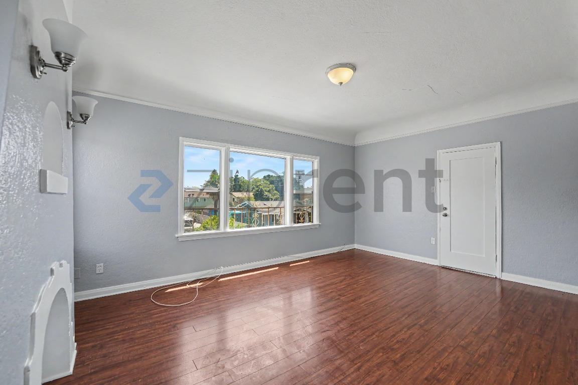 2633 E 56th St #5 - Photo 6 of 17